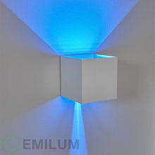 Lade das Bild in den Galerie-Viewer, LED-Wandleuchte 24V, 8W, RGBW/2700K, CRI90, IP54